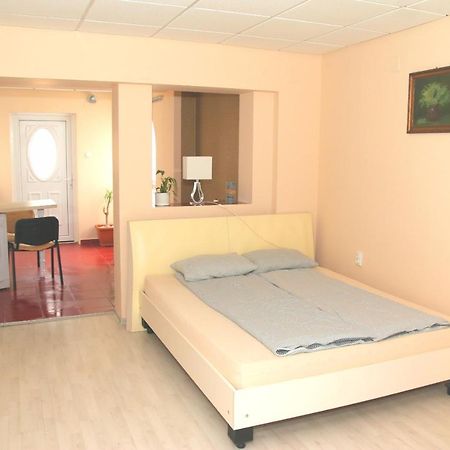 Yox Apartment 5 Орадя Екстер'єр фото
